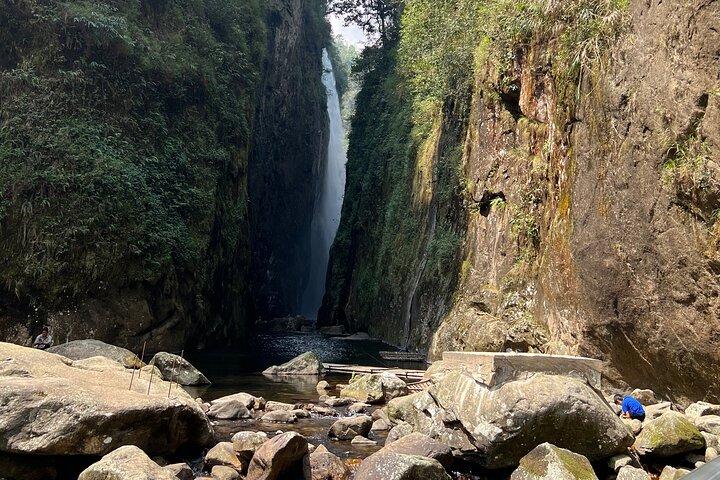 Sapa Tour de motocicleta para a Catarata do Dragão e aldeia escondida