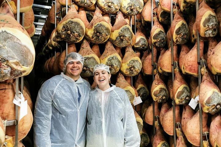 ボローニャ発パルミジャーノ、生ハムと伝統バルサミコツアー