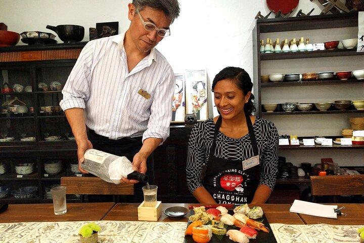 Tokyo Fish Market Tour & Sushi Making in der Nähe von Adachi mit Masahito