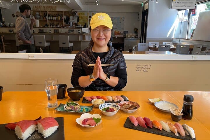 Master the art of Sushi : Toyosu Market Tour & Tuna Cutting