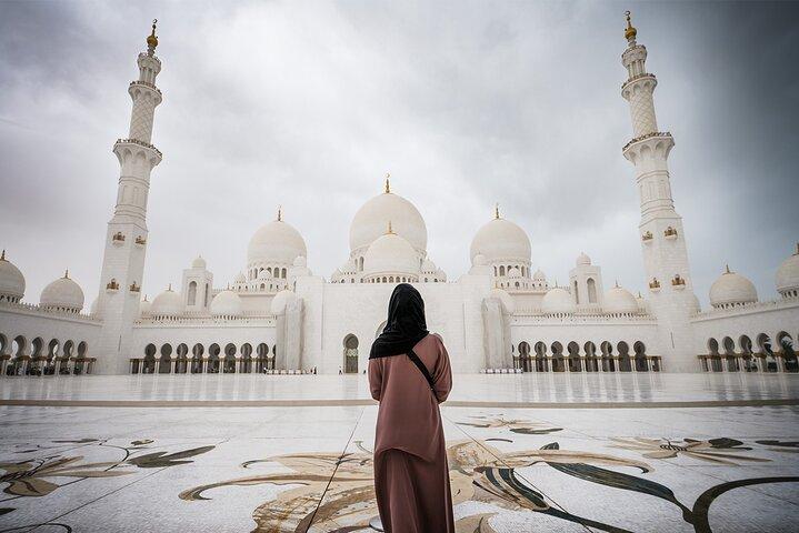Private Stadtrundfahrt durch Abu Dhabi mit Besuch des BAPS-Tempels