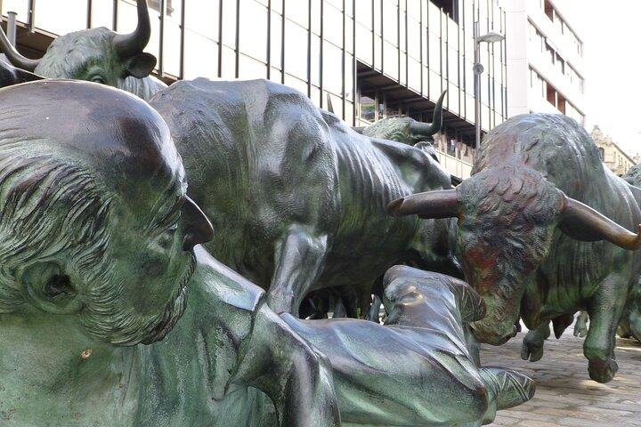 Pamplona Uncovered : Ultimate Legends & Bull Run Walking Tour(パンプローナ・アンカバード:究極の伝説&ブルランウォーキングツアー)