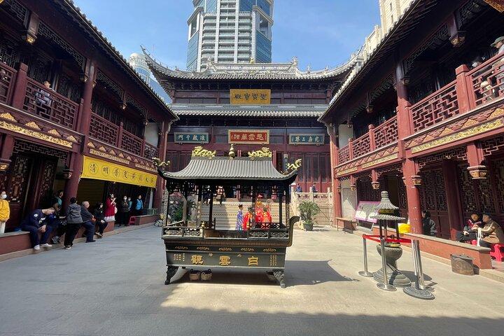 上海旧市街の半日観光には玉仏寺も含まれる