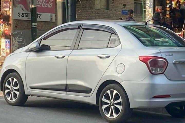 Kathmandu naar Chitwan Transfer per privé-AC-auto enkele reis