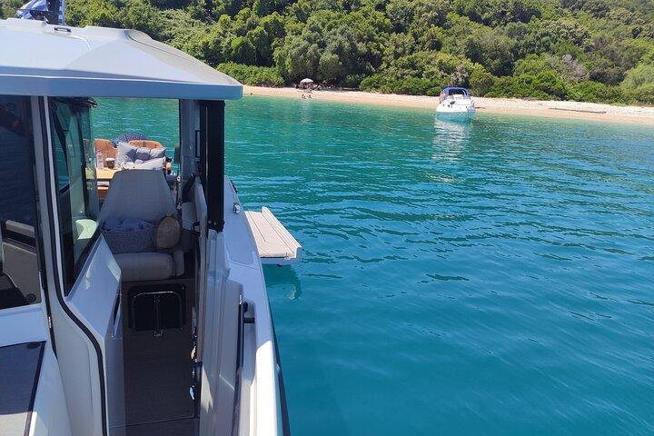 Cruzeiro de um dia de iate privado na costa nordeste de Corfu