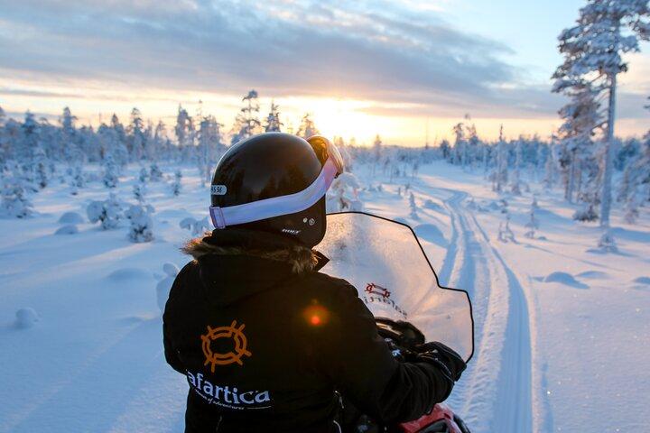 Safari panorámico en moto de nieve en Saariselkä