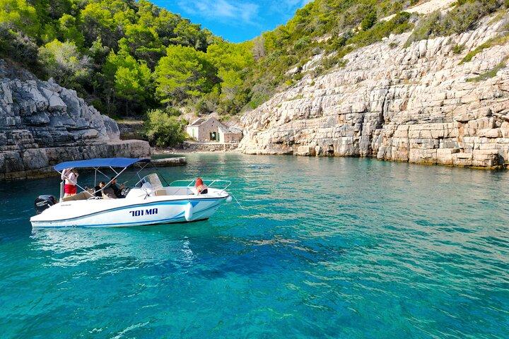 Private 3 - Island Boat Tour : Blå lagunen, Brač och norra Hvar Shore