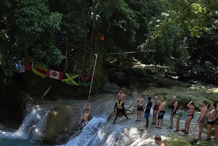 Visite privée de Falmouth à Ocho Rios Blue Hole et shopping