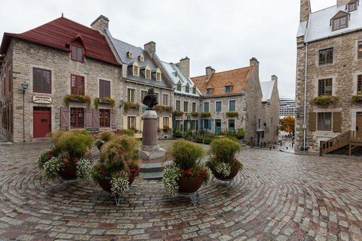 Quebec Private Custom Walking Tour with a Local Guide (Private)