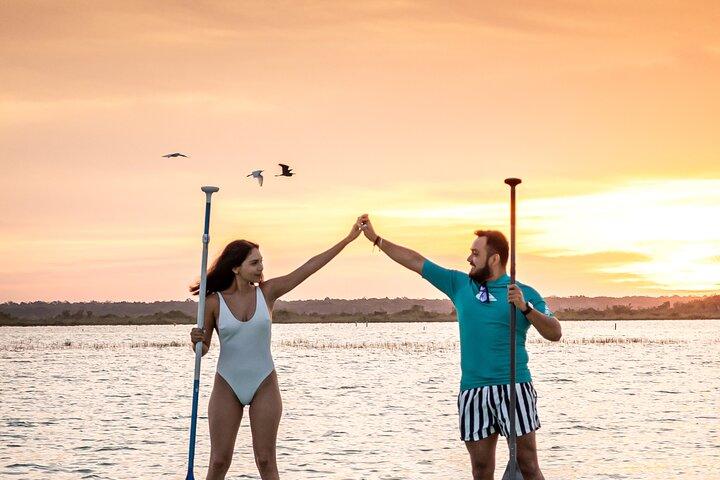 Passeio de paddleboard e/ou caiaque ao nascer do sol na lagoa Bacalar