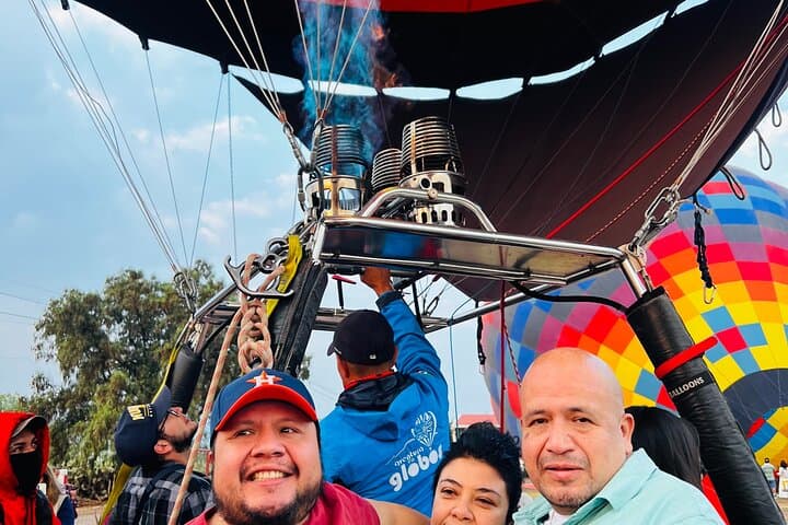 Teotihuacán in a hot air balloon with Transportation from CDMX