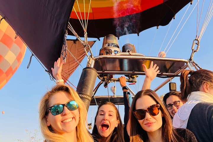 Teotihuacán in a hot air balloon with Transportation from CDMX