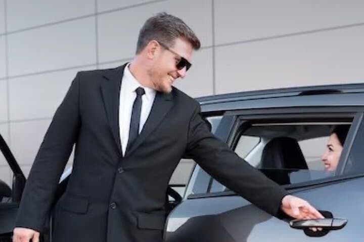 Direct & Quick Auckland Airport Transfer to/from Hotel in SUV