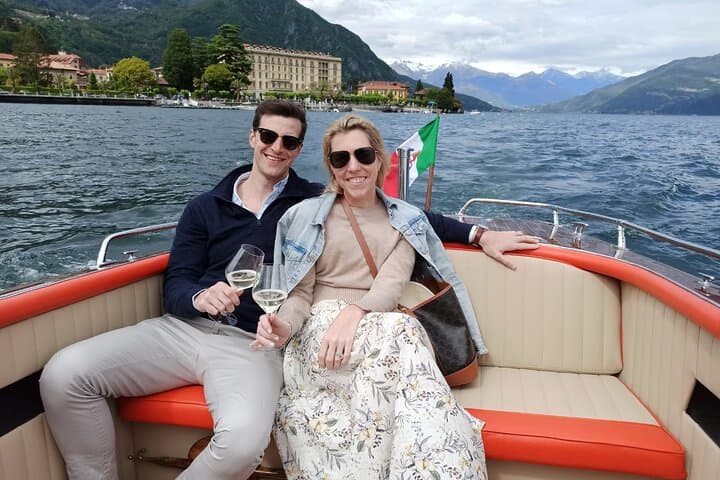 Private Vintage Wooden Boat Tour on Lake Como