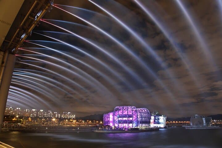 Seoul Night Tour with Han River Cruise and Gyeongbokgung Palace