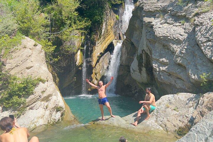 Tour dei canyon Osumi e delle cascate Bogova