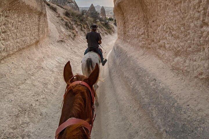 Équitation guidée à travers les vallées de Cappadoce
