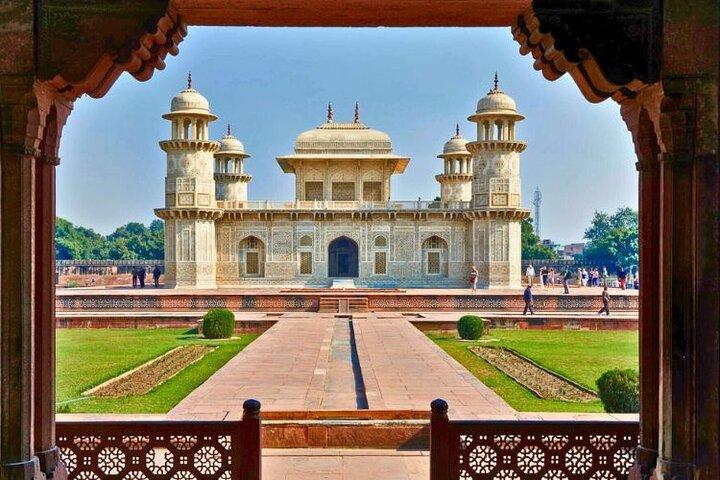 Tour del Taj Mahal da Delhi in auto - All Inclusive
