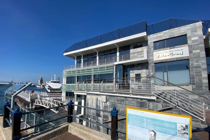 7-Hour Private Guided Tour in Table Mountain and Robben Island