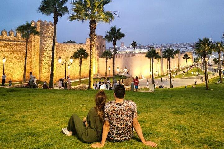 Tour a pie por Rabat, ciudad de las luces por la noche