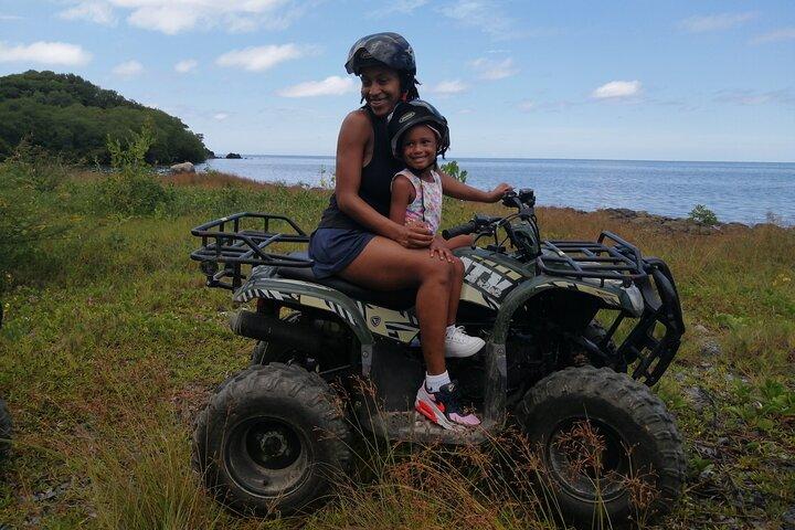Excursion d'une journée à Roatan : VTT, paresseux, singes et tyrolienne