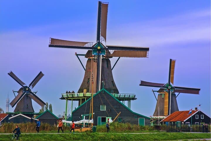 Zaanse Schans and Windmill Villages Guided Tour with Boat Ride