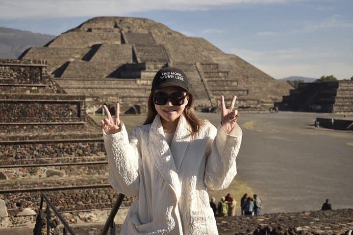 Teotihuacan Pyramids without Traps for Tourists