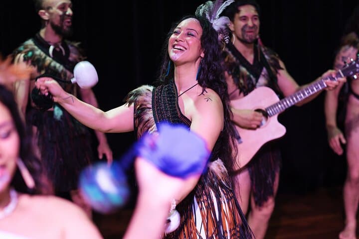 Māori Cultural Experience & Auckland Museum General Admission