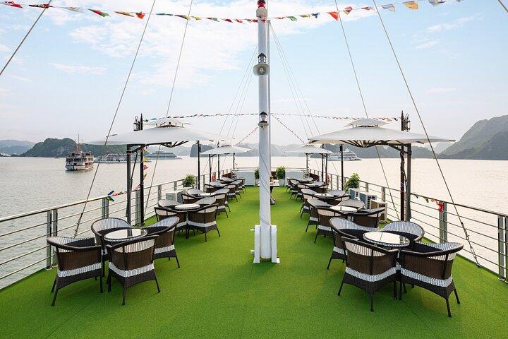Arcady Premium Cruise Halong Bay Day Tour com jacuzzi e traslado