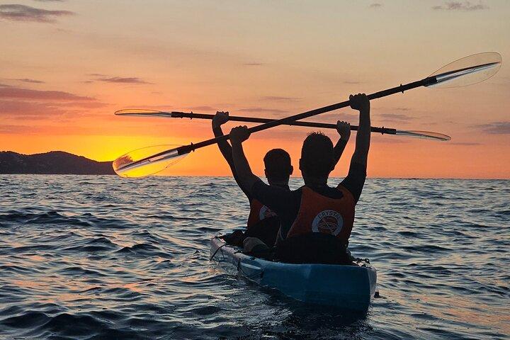 Solopgangsudflugt i Transparent Kajak på Costa Brava