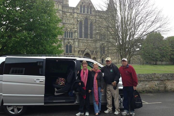 Southampton to London Private Tour with a Stop at Stonehenge