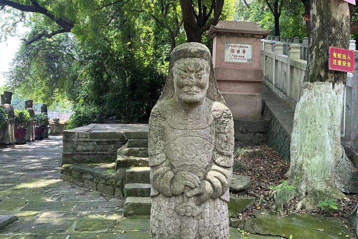 Tour del Museo dei Mausolei degli Han meridionali e del Tempio del Dio Nanhai