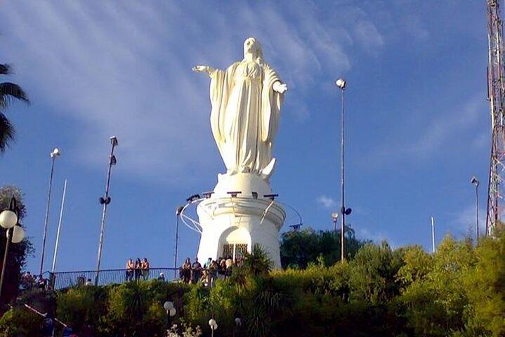 Santiago De Chile Highlights Walking Tour with a Guide
