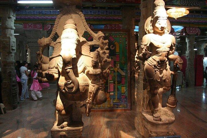 Un’immersione culturale guidata: Cerimonia notturna del tempio di Meenakshi