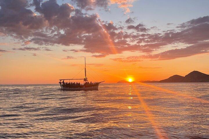 Dubrovnik Sunset Boat Cruise com vinho e lanches