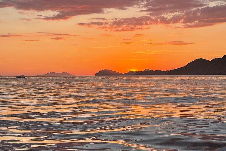 Dubrovnik Sunset Boat Cruise com vinho e lanches