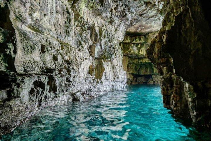 Private Seagull Rocks and Blue Cave Snorkeling in Pula