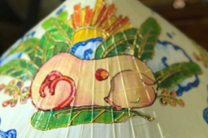 Experiência Pintando e Personalizando um Vietnamese Non La