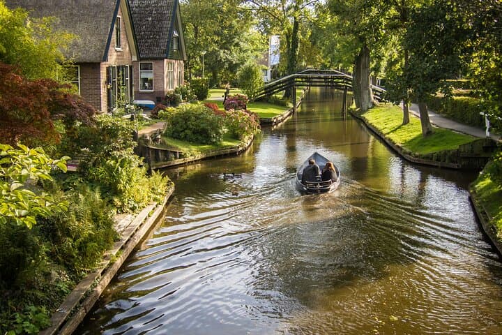 Zaanse Schans Giethoorn Private Tour from Amsterdam Canal Cruise