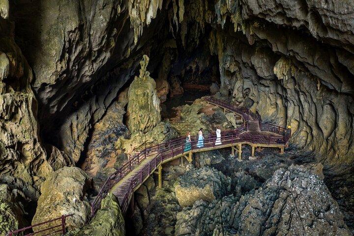 Excursão de descoberta da caverna escura saindo de Hue: partidas em dias pares