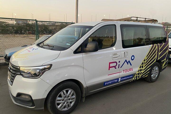 Privétransfer van aankomst/vertrek op de luchthaven van Dubai naar Dubai City