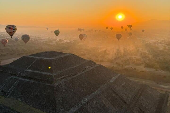 Balloon flight + CDMX pickup + Buffet Breakfast