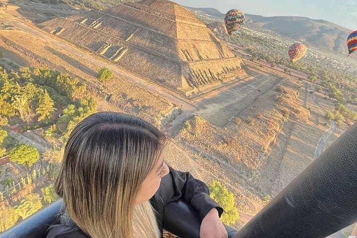 Balloon flight + CDMX pickup + Buffet Breakfast