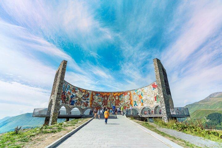 Dagtrip Kazbegi Gudauri & Zhinvali met gids