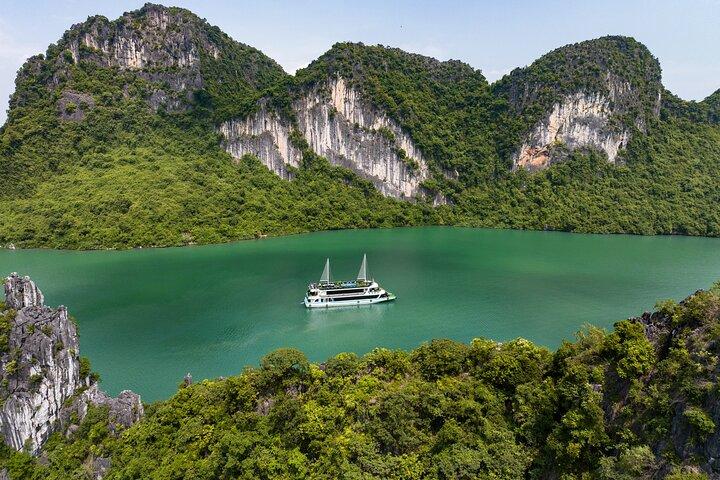 Lusso Halong Bay Cruise Giornata intera da Hanoi o Halong