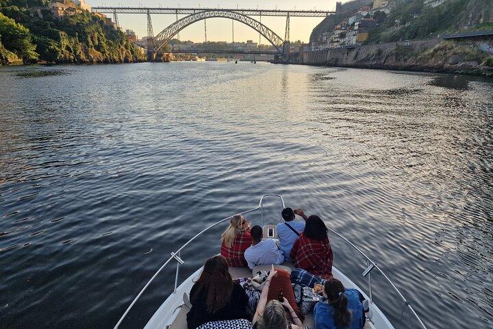 Porto: Cruise langs de 7 bruggen, lokale wijn met optie voor zonsondergang