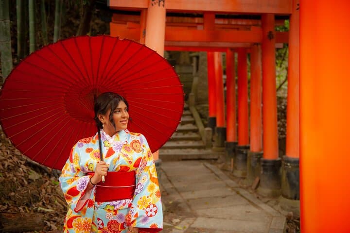Guided Photoshoot of Fushimi Inari Shrine and Secret Bamboo Grove