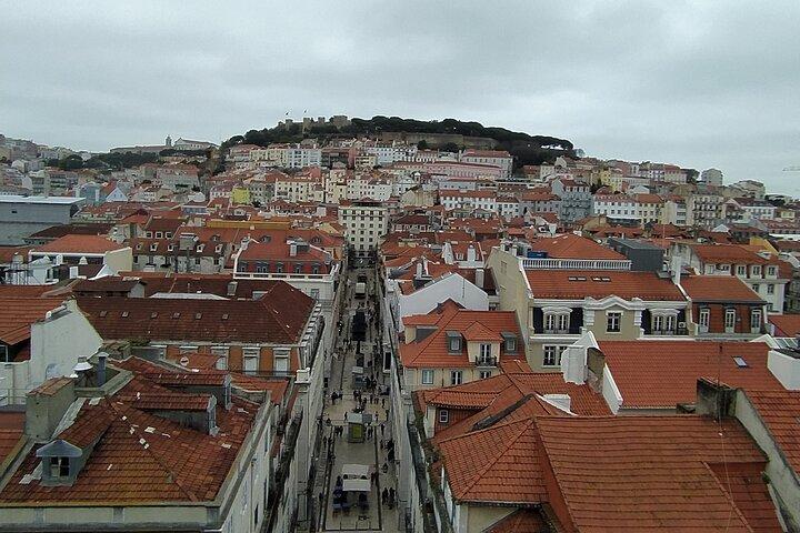 Tour della città vecchia di Lisbona Alfama con tuktuk