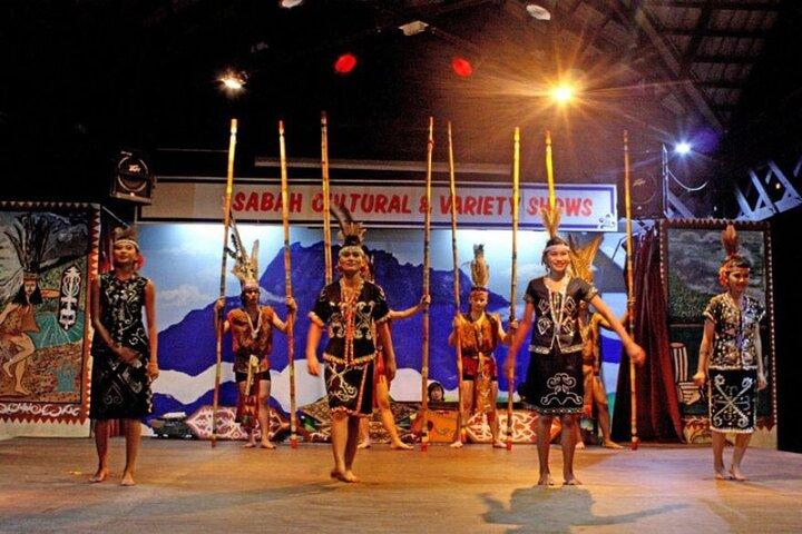 Kota Kinabalu Night Tour med middag og kulturelt danseshow