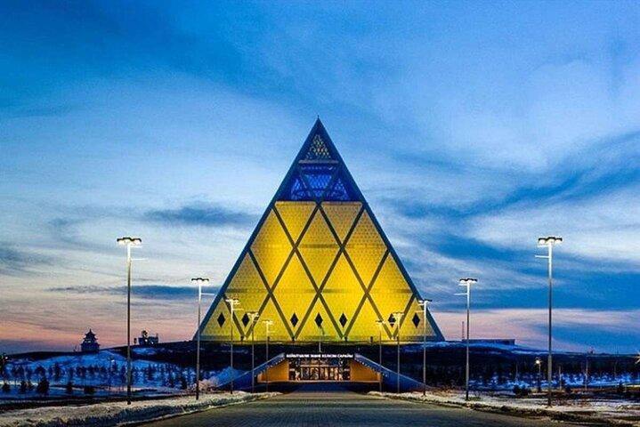 Astana Stadtrundfahrt : Alte und moderne Stadtrundfahrt